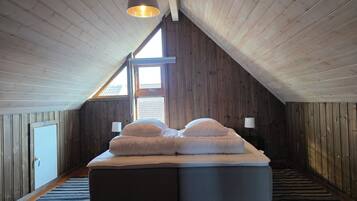 9 bedrooms, iron/ironing board, internet, bed sheets