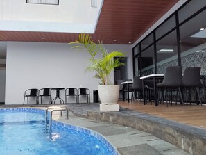 Outdoor pool - Front One Luxe Hotel Solo (Surakarta)
