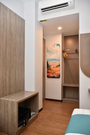 Deluxe Double Room | Free WiFi, bed sheets - Front One Luxe Hotel Solo (Surakarta)