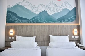 Superior Twin Room | Free WiFi, bed sheets - Front One Luxe Hotel Solo (Surakarta)
