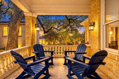 Walk to The Square | Grand Historic Manor Spacious 5 Bedroom 5 Bath | Near TXST, UFCU Stadium, River