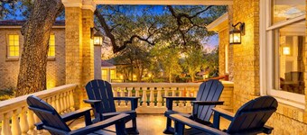 NEW Grand Historic Manor Spacious 5 Bedroom, 5 Bath, Near The Square, TXST, UFCU Stadium & River