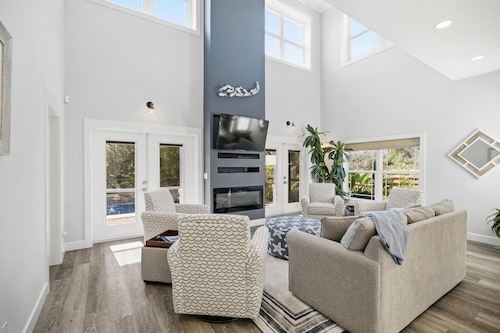 Tranquil Tides Retreat | Private Pool, 3 Outdoor Decks | Palm Coast | 0.5 Miles To Beach