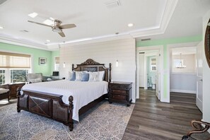 3 soverom, skrivebord, strykejern/-brett og wi-fi (inkludert)