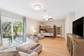 5 bedrooms, iron/ironing board, free WiFi, bed sheets - Perfect Location | 4 Levels + Rooftop Deck | Free Beach Gear | New Kitchen & Bathrooms | Parking (St. Simons Island)