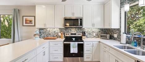 Frigorifero, forno, piano cottura, lavastoviglie