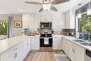 Réfrigérateur, four, plaque de cuisson, lave-vaisselle