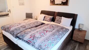 2 bedrooms, iron/ironing board, WiFi, bed sheets