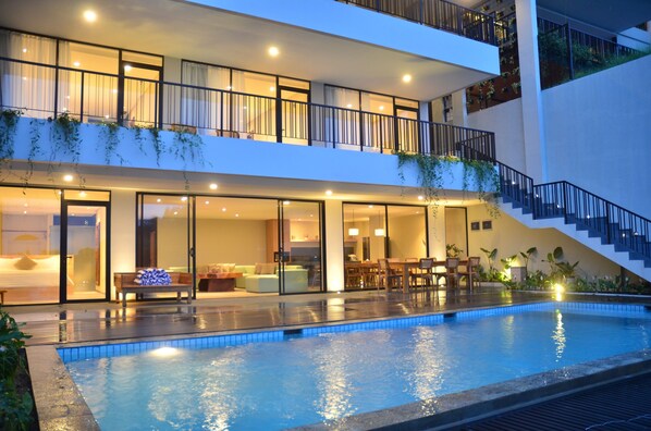 Hồ bơi ngoài trời 