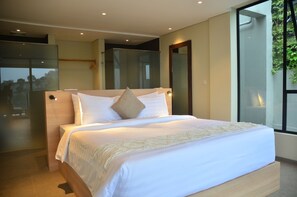 Luxury Villa, Hill View | Desk, blackout drapes, iron/ironing board, free WiFi - Emerald hill 12 BR karaoke heated pool (Cimenyan)