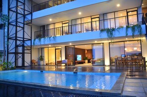 Outdoor pool - Emerald hill 12 BR karaoke heated pool (Cimenyan)