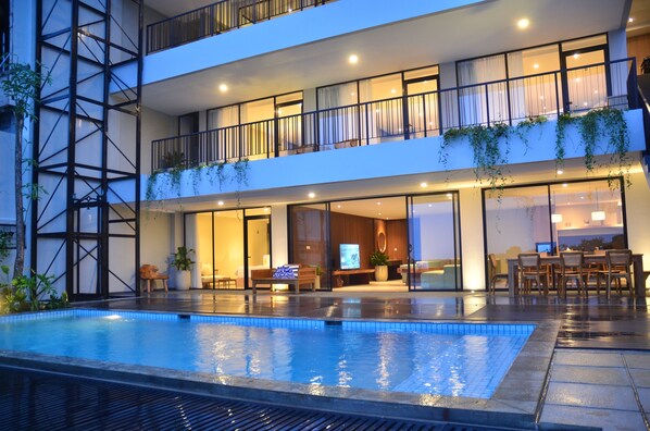 Outdoor pool - Emerald hill 12 BR karaoke heated pool (Cimenyan)