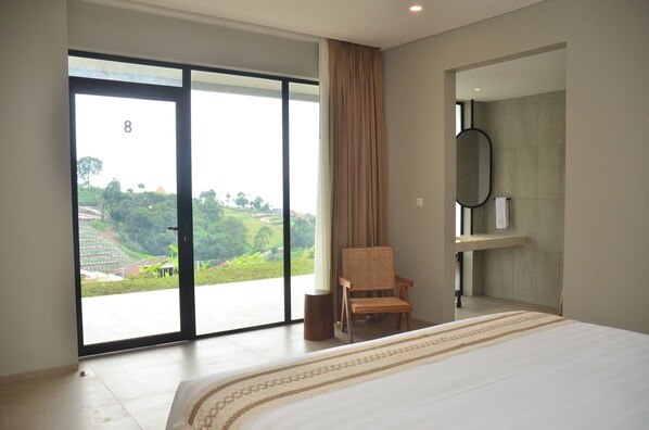 Luxury Villa, Hill View | Desk, blackout curtains, iron/ironing board, free WiFi - Emerald hill 12 BR karaoke heated pool (Cimenyan)