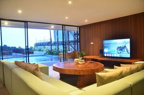Flat-screen TV - Emerald hill 12 BR karaoke heated pool (Cimenyan)