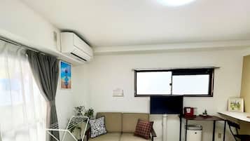 Deluxe Twin Room, Non Smoking, Private Bathroom | Desk, free WiFi