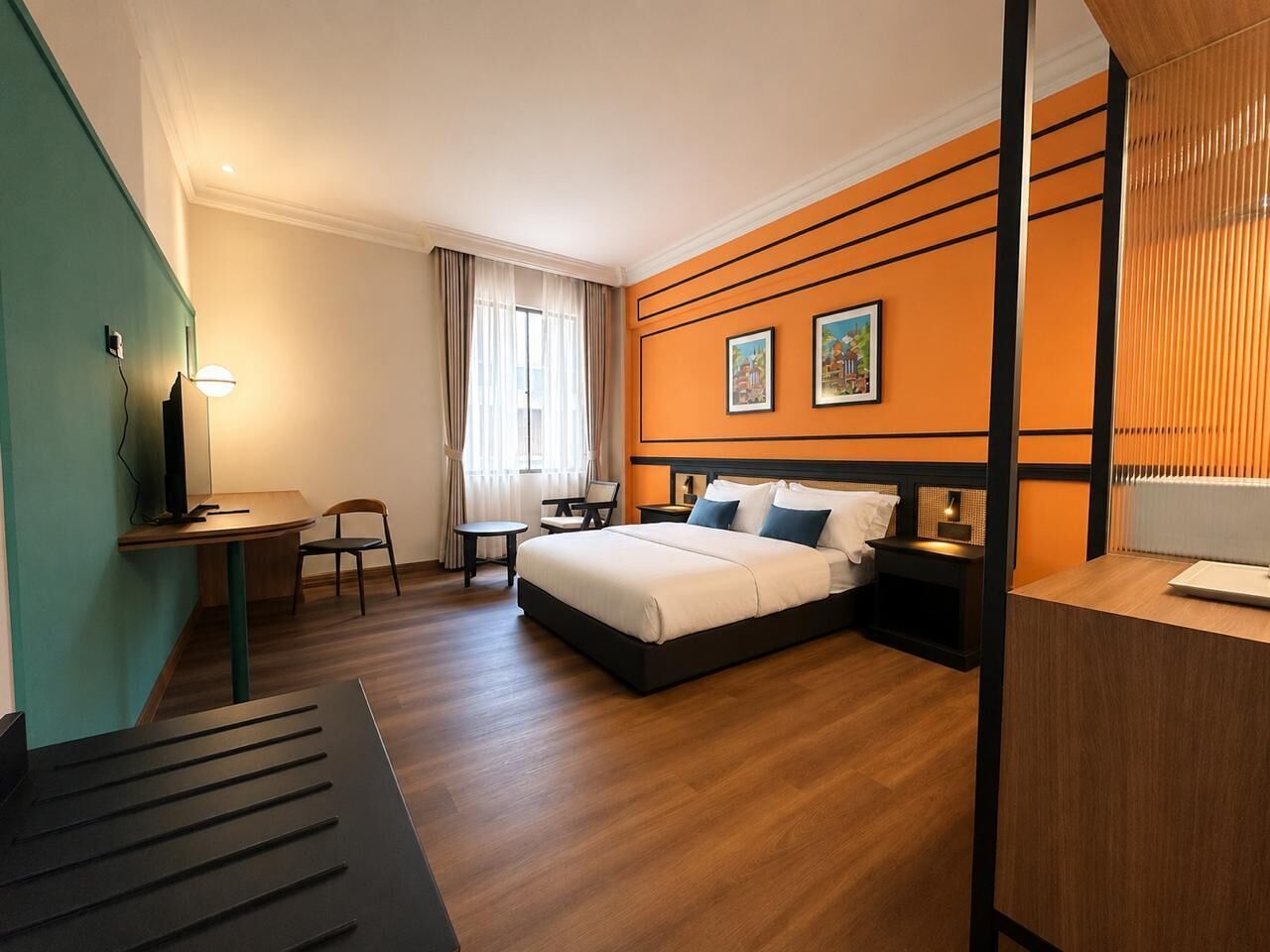 Minibar, bureau, espace de travail pour ordinateur portable