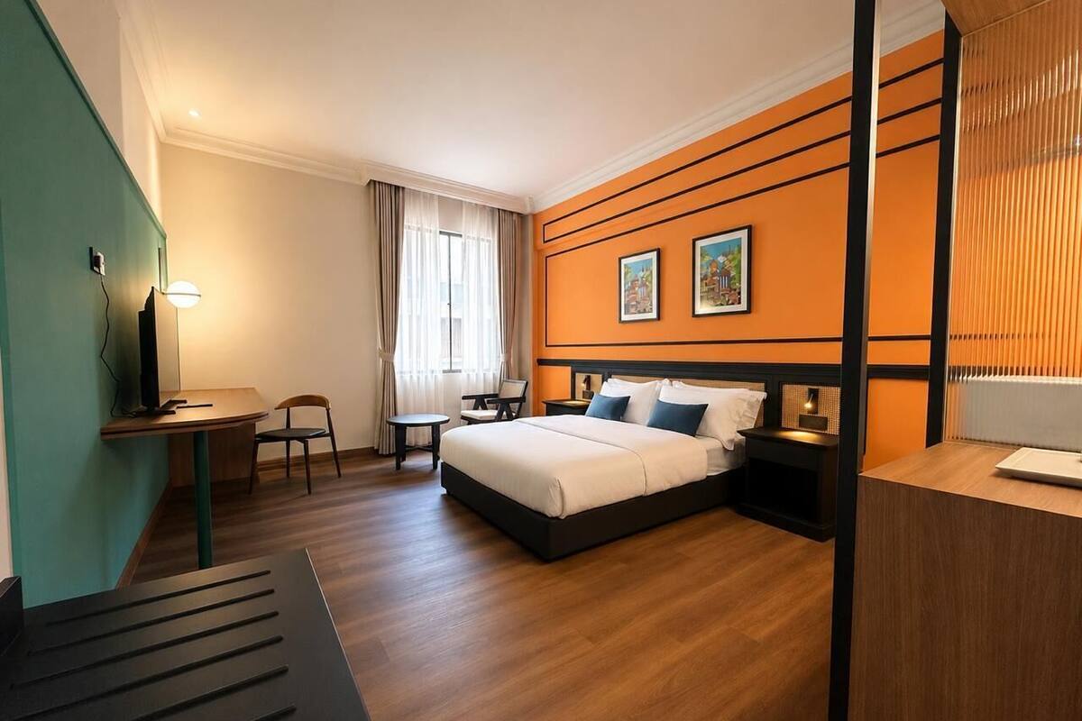 Deluxe tweepersoonskamer | Een minibar, een bureau, een laptopwerkplek, gratis wifi