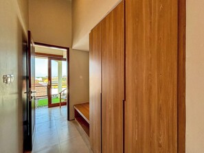 Three-Bedroom Villa | Free WiFi