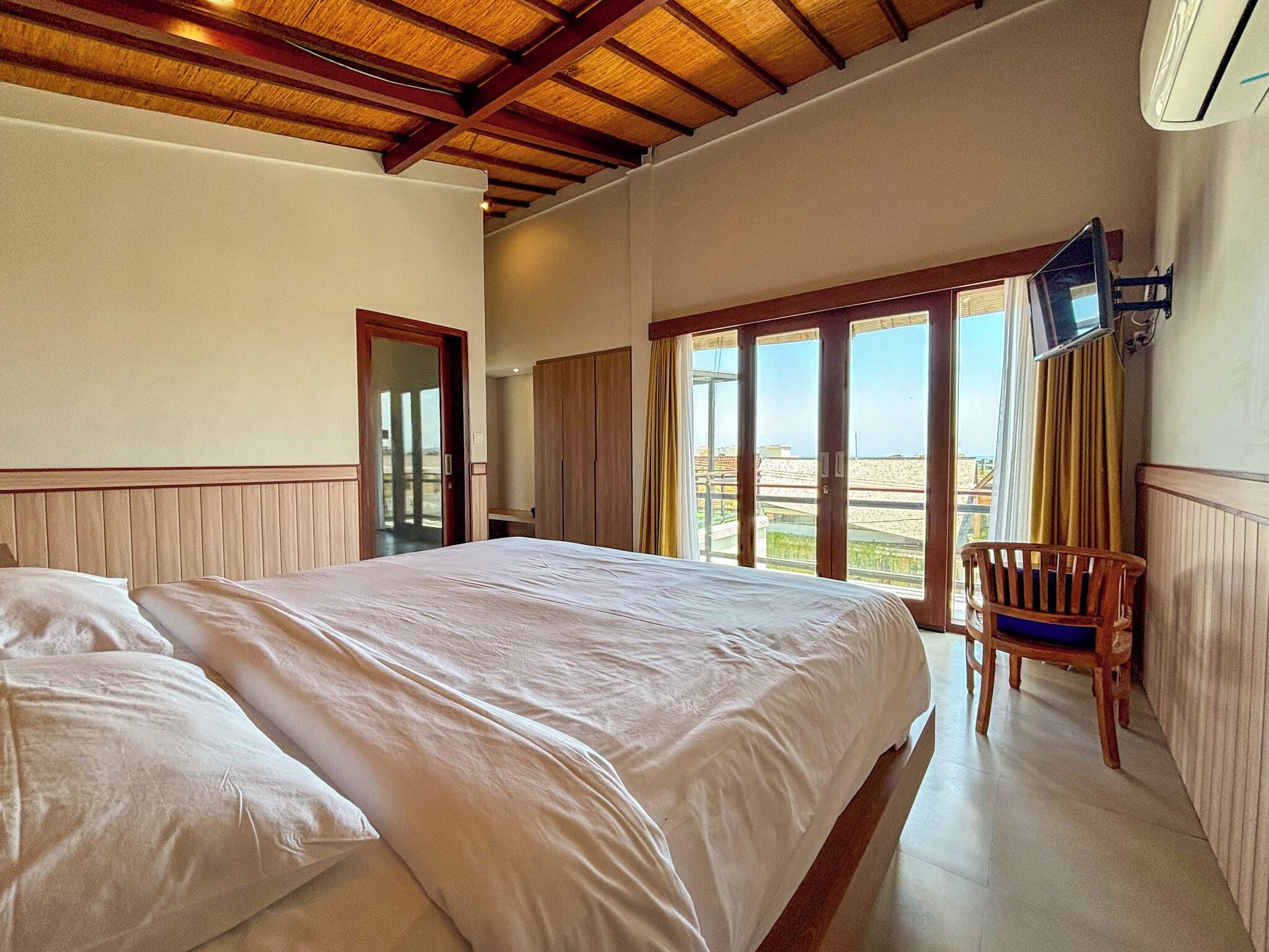 Three-Bedroom Villa | Free WiFi, bed sheets