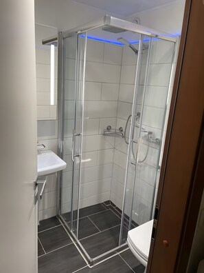 Shower, towels
