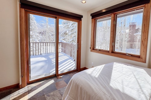 New! Convenient 2br/1b Private Guesthouse, Walk to Slopes and Gondola