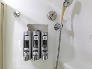 Room | Bathroom amenities - AIR STREAM HOUSE AMESOKO (Nakijin)