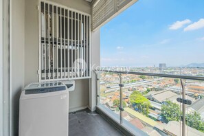 Apartment, 2 Bedrooms, City View | Laundry