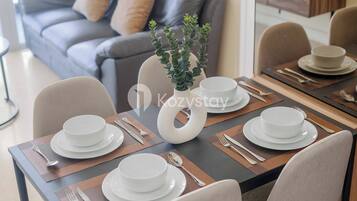 Apartment, 2 Bedrooms, City View | Dining room