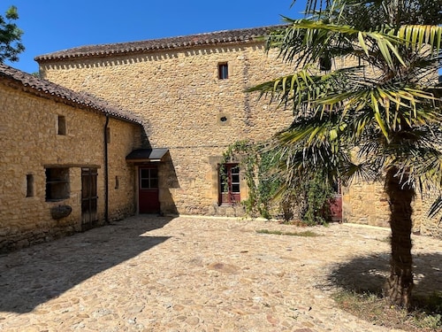 Gîtes OSTAL de Marcillac avec piscine - Le Pigeonnier