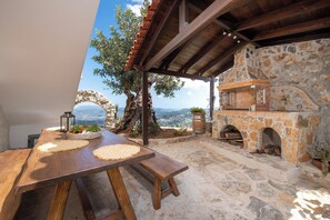 تناول الطعام بالخارج