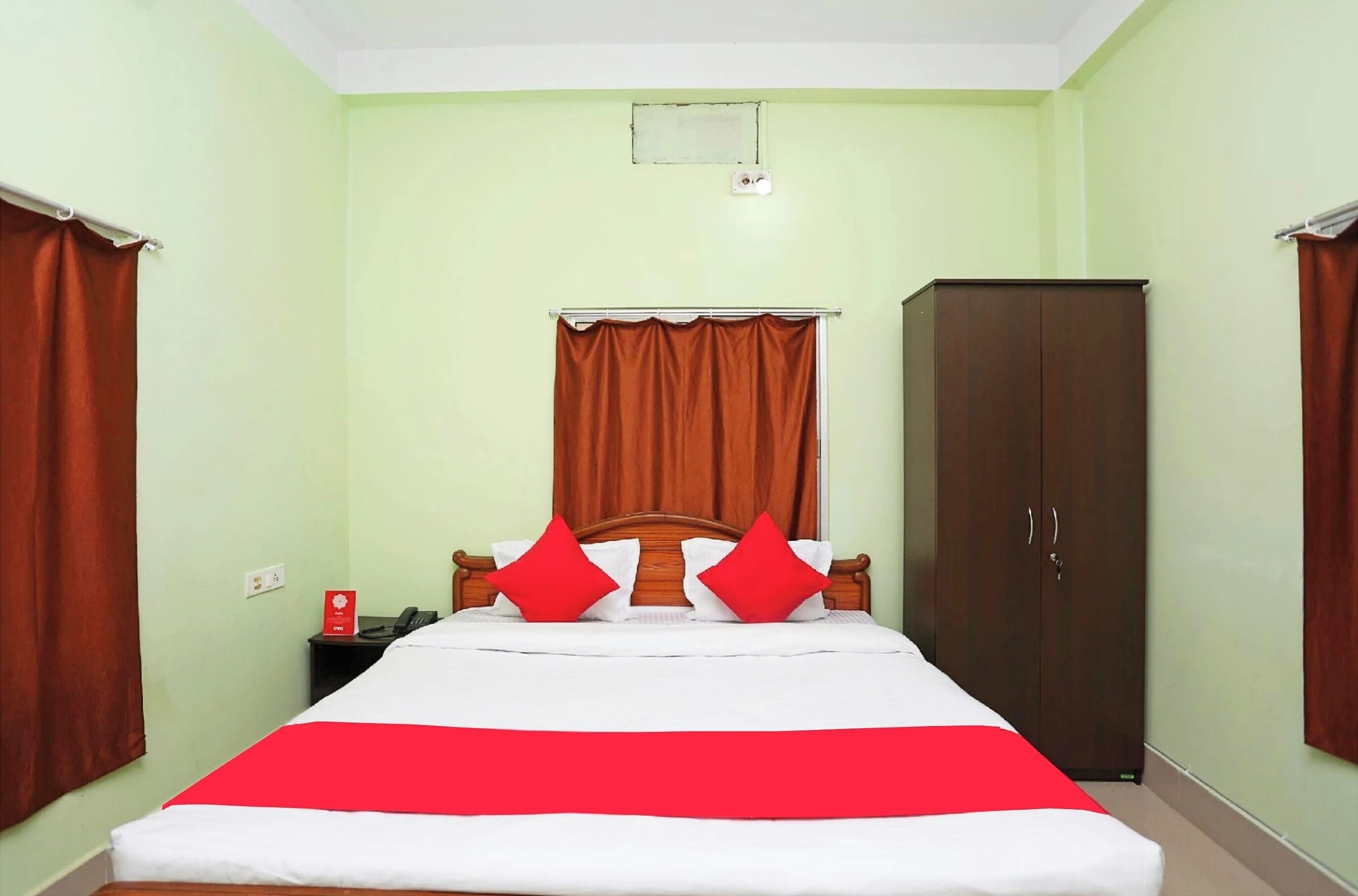 Standard Double Room, Multiple Beds | Hypo-allergenic bedding, desk, soundproofing, free WiFi