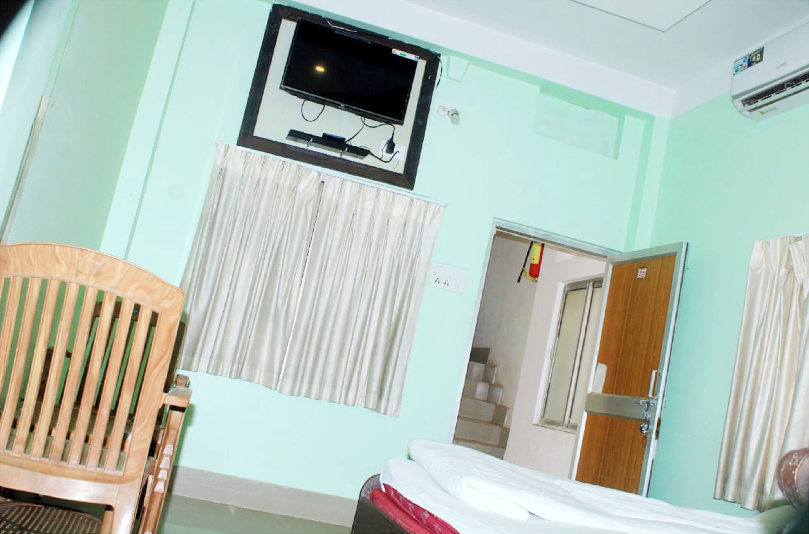 Standard Double Room | Hypo-allergenic bedding, desk, soundproofing, free WiFi