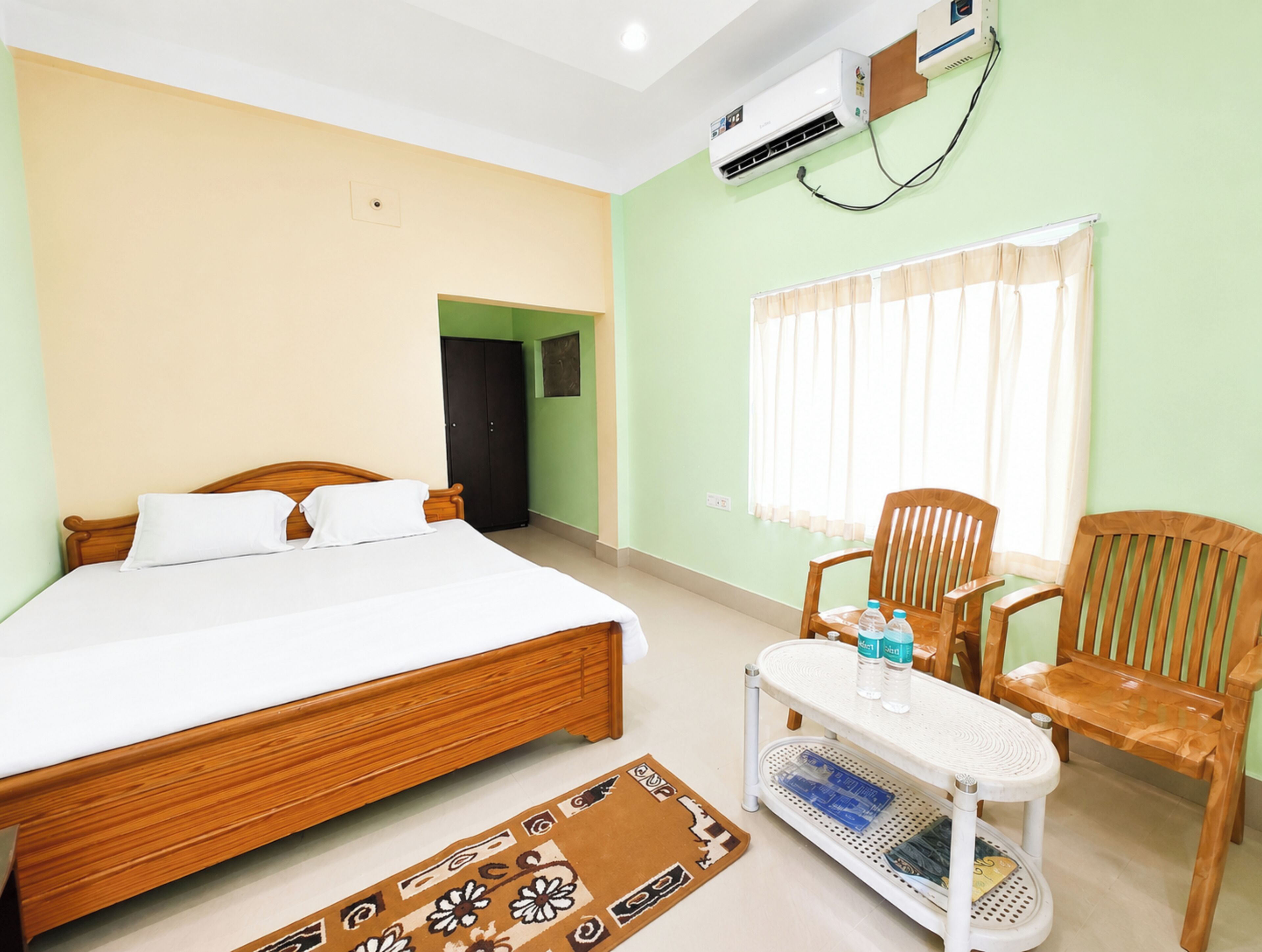 Deluxe Double Room, Air conditioning | Hypo-allergenic bedding available, desk, soundproofing, WiFi (free)