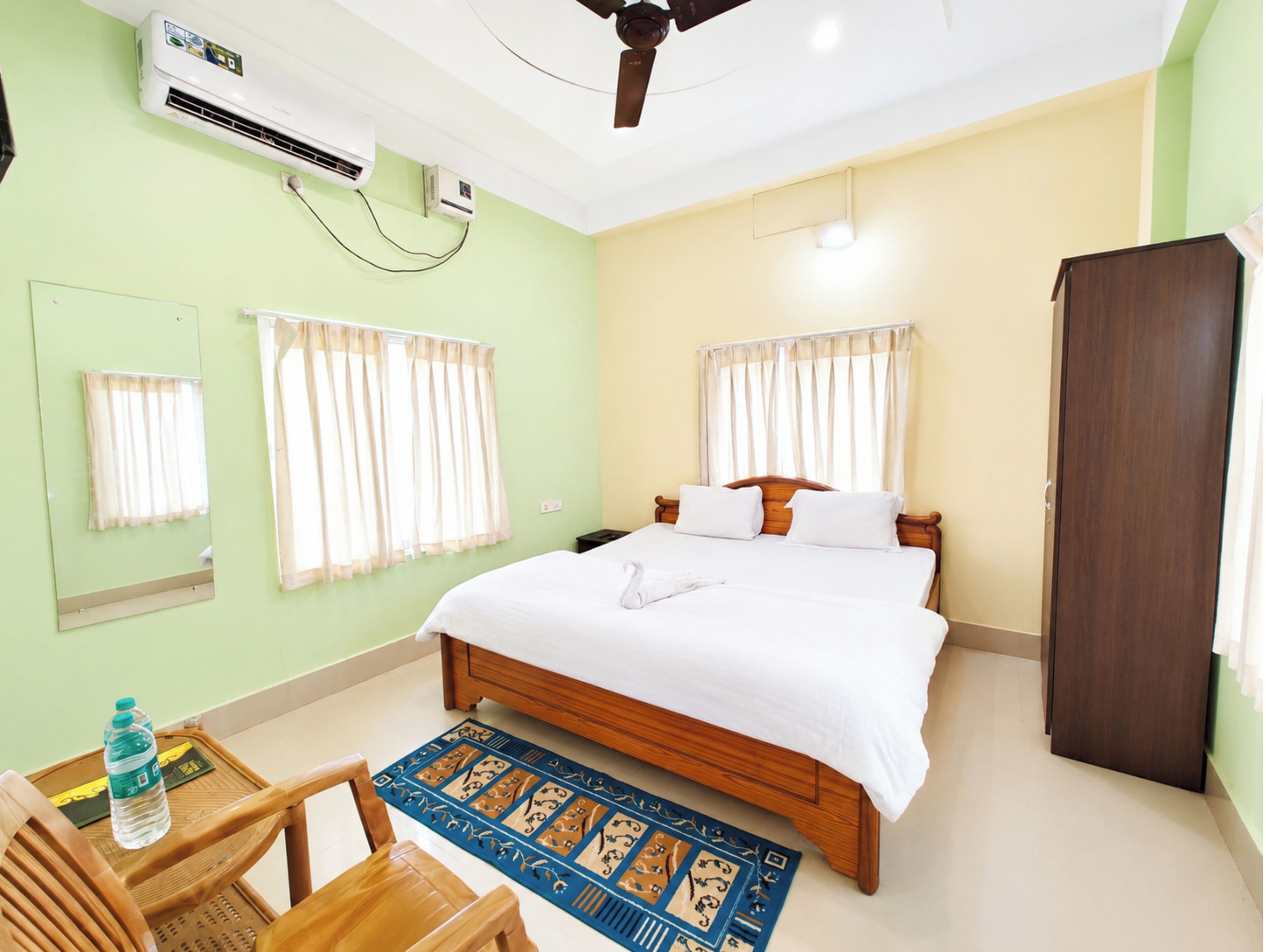 Deluxe Double Room, Air conditioning | Hypo-allergenic bedding, desk, soundproofing, free WiFi