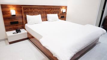Luxury Room, Balcony | Premium bedding, desk, laptop workspace, free WiFi