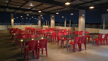 Tägliches einheimisches Frühstück gegen Gebühr