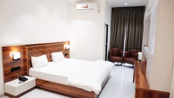 Roba de llit d'alta qualitat i espai de treball apte per a portàtils