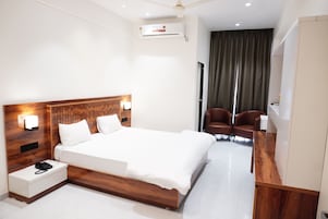 Suíte superluxo, sacada | Roupas de cama premium, escrivaninha, espaço de trabalho para notebook