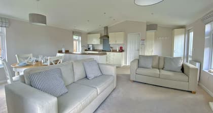2 bedroom accommodation in Tunstall, Richmond