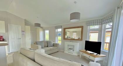 2 bedroom accommodation in Tunstall, Richmond