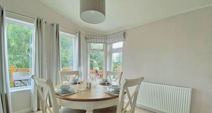 2 bedroom accommodation in Tunstall, Richmond