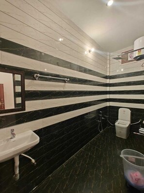 Towels, soap, shampoo, toilet paper