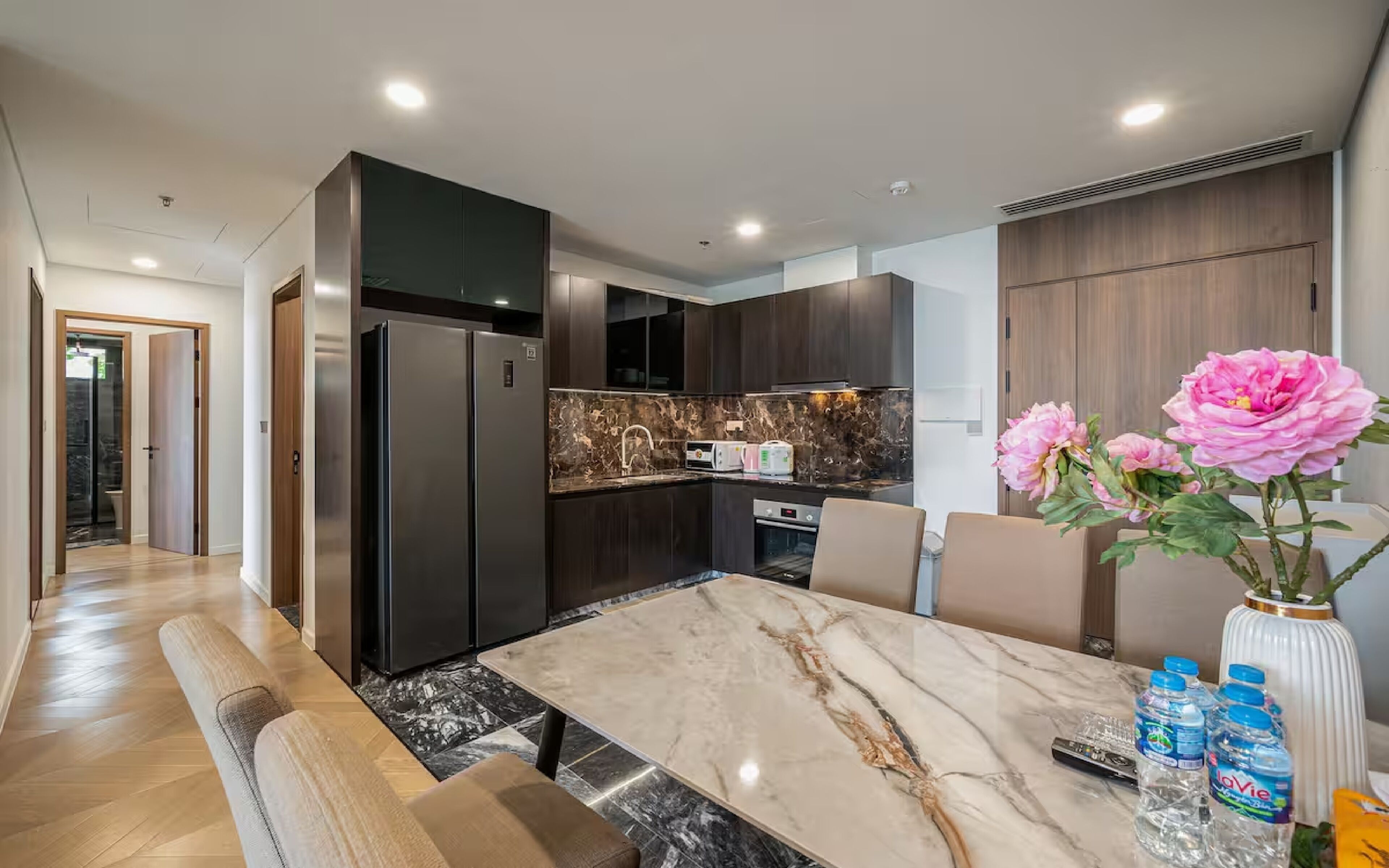 Smart TV, Netflix, películas con cargo, parlantes smart