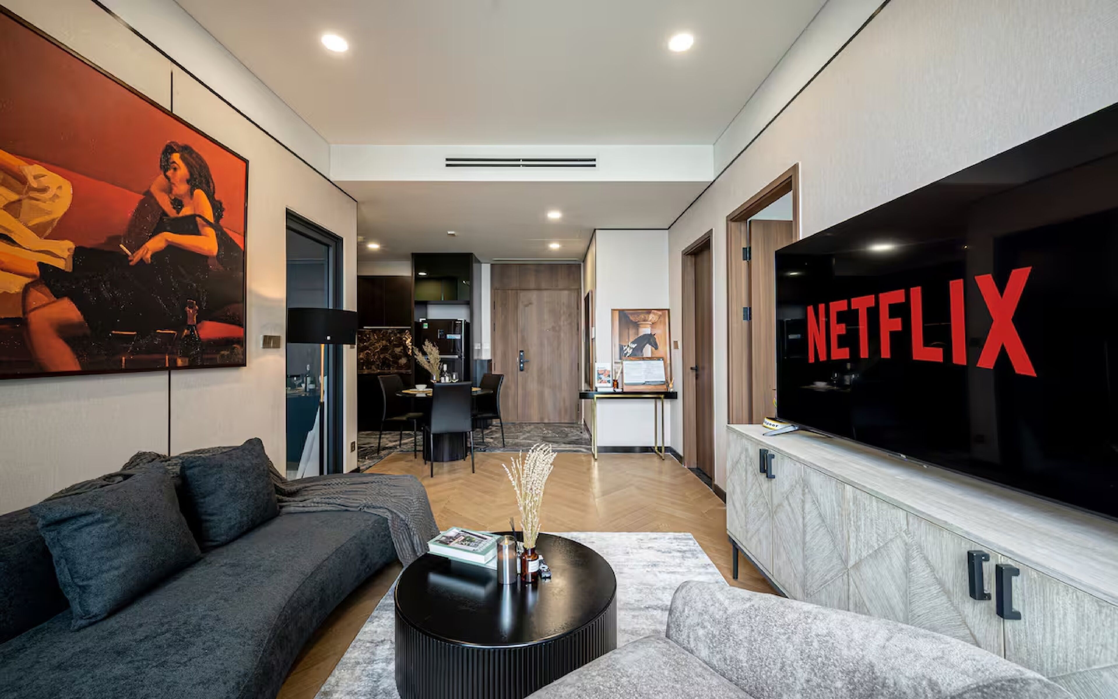 Smart TV, Netflix, películas con cargo, parlantes smart