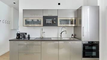 Micro-ondes, four, plaque de cuisson, lave-vaisselle