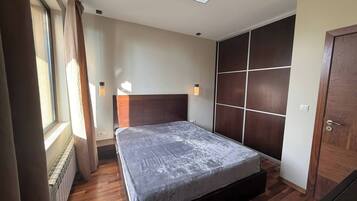 House, 4 Bedrooms, Fireplace | 4 bedrooms