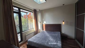 House, 4 Bedrooms, Fireplace