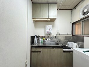 Private kitchen - The facility is about an 8-minute walk from JR Takadanobaba Station. By R train, it is 5 minutes to Shinjuku Station, 11 minutes to Shibuya Station, and about 28 minutes to Tokyo Station. (新宿区)