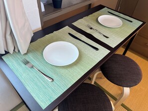 Dining - The facility is about an 8-minute walk from JR Takadanobaba Station. By R train, it is 5 minutes to Shinjuku Station, 11 minutes to Shibuya Station, and about 28 minutes to Tokyo Station. (新宿区)