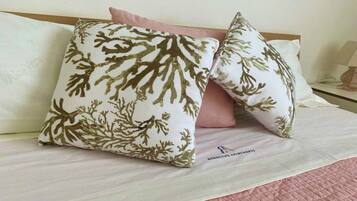 Fer et planche Ă  repasser, accĂšs Internet, draps fournis